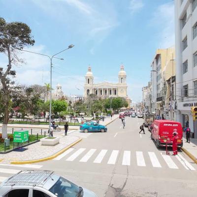ALQUILER DE OFICINA 1° PISO EN EL CENTRO DE CHICLAYO